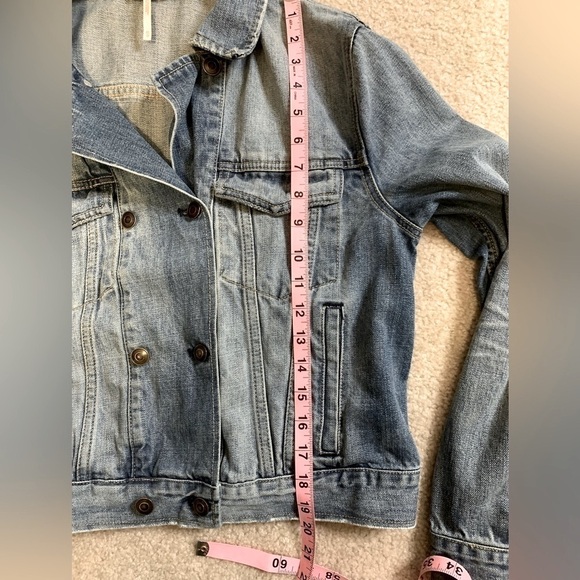 Free People oversized Women Jean Denim Jacket Lightly Distressed  XS to Small - Picture 7 of 8